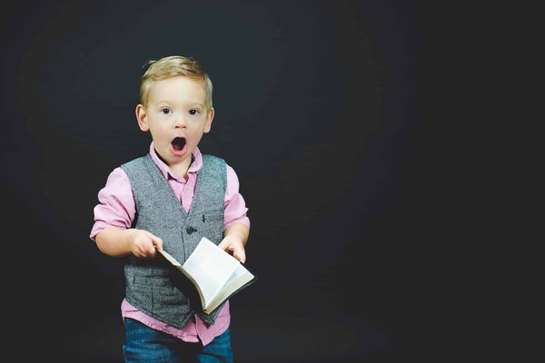 Ärzte empfehlen Vorlesen aus gedruckten Büchern statt E-Books