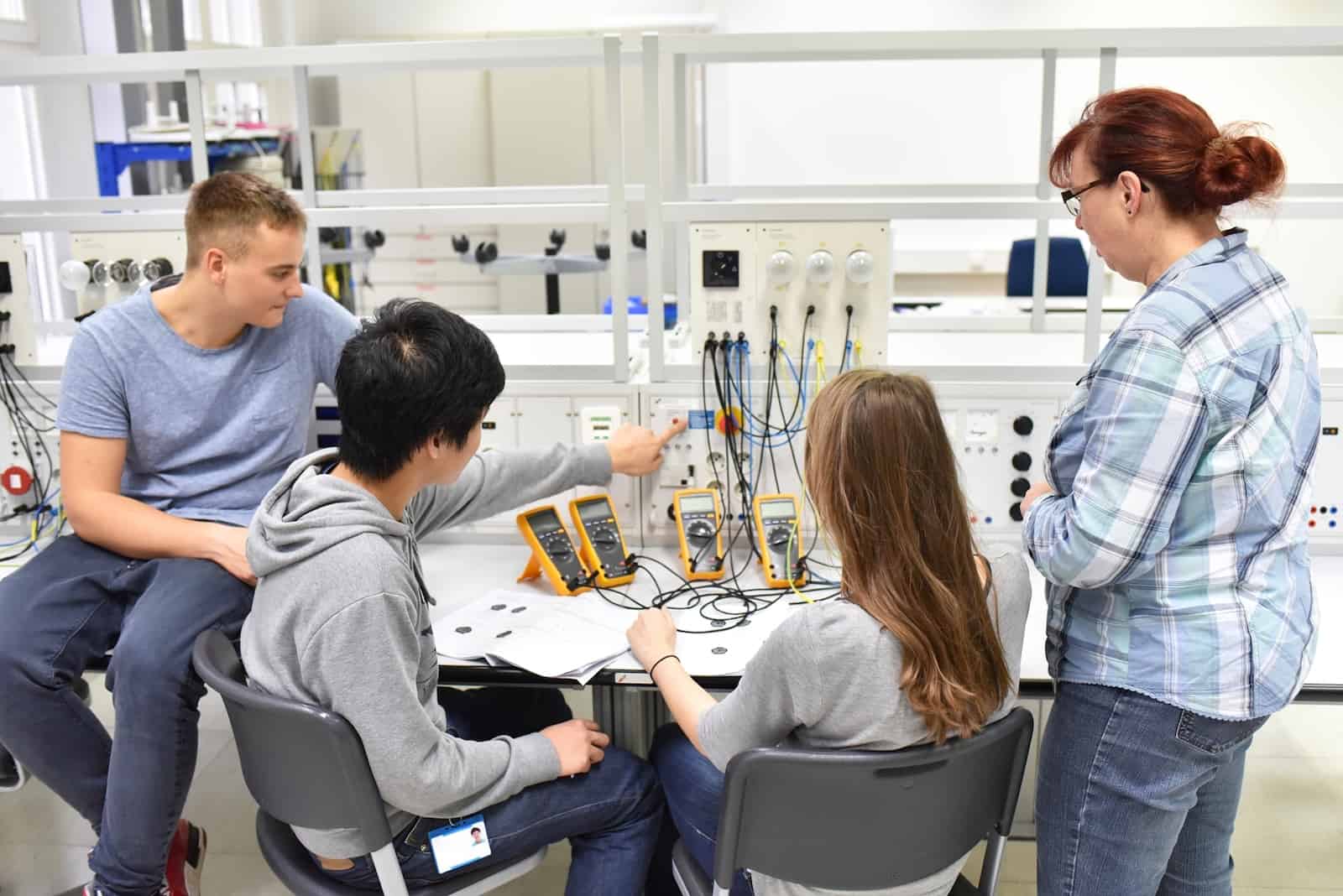Praxisklassen sollen Schülern Übergang in Ausbildung erleichtern